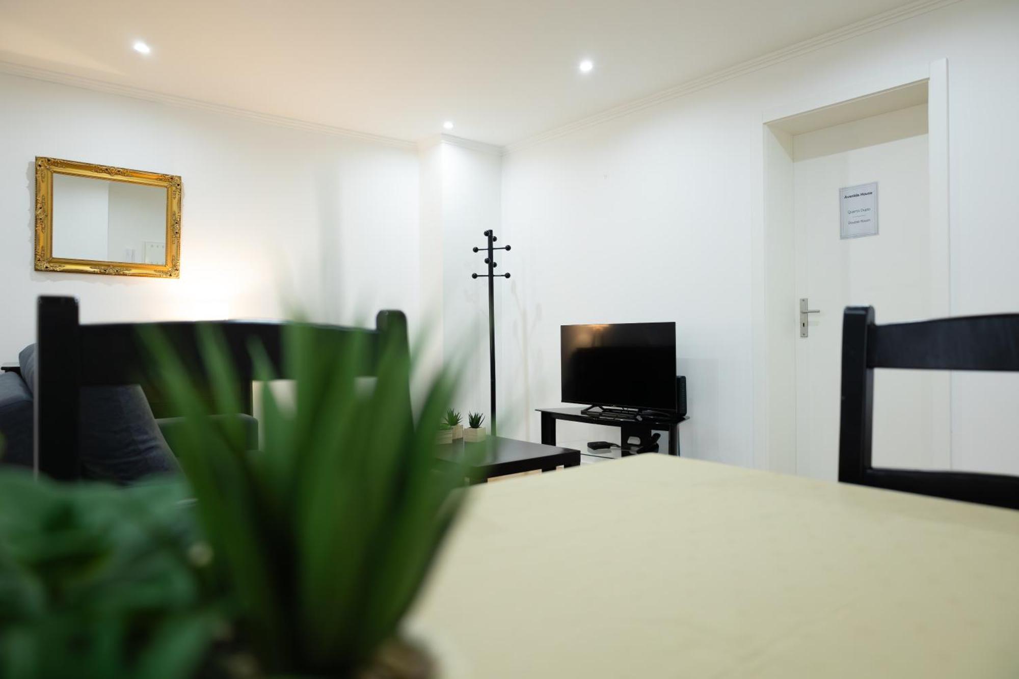 Отель Avenida House 1 Понта-Делгада Экстерьер фото