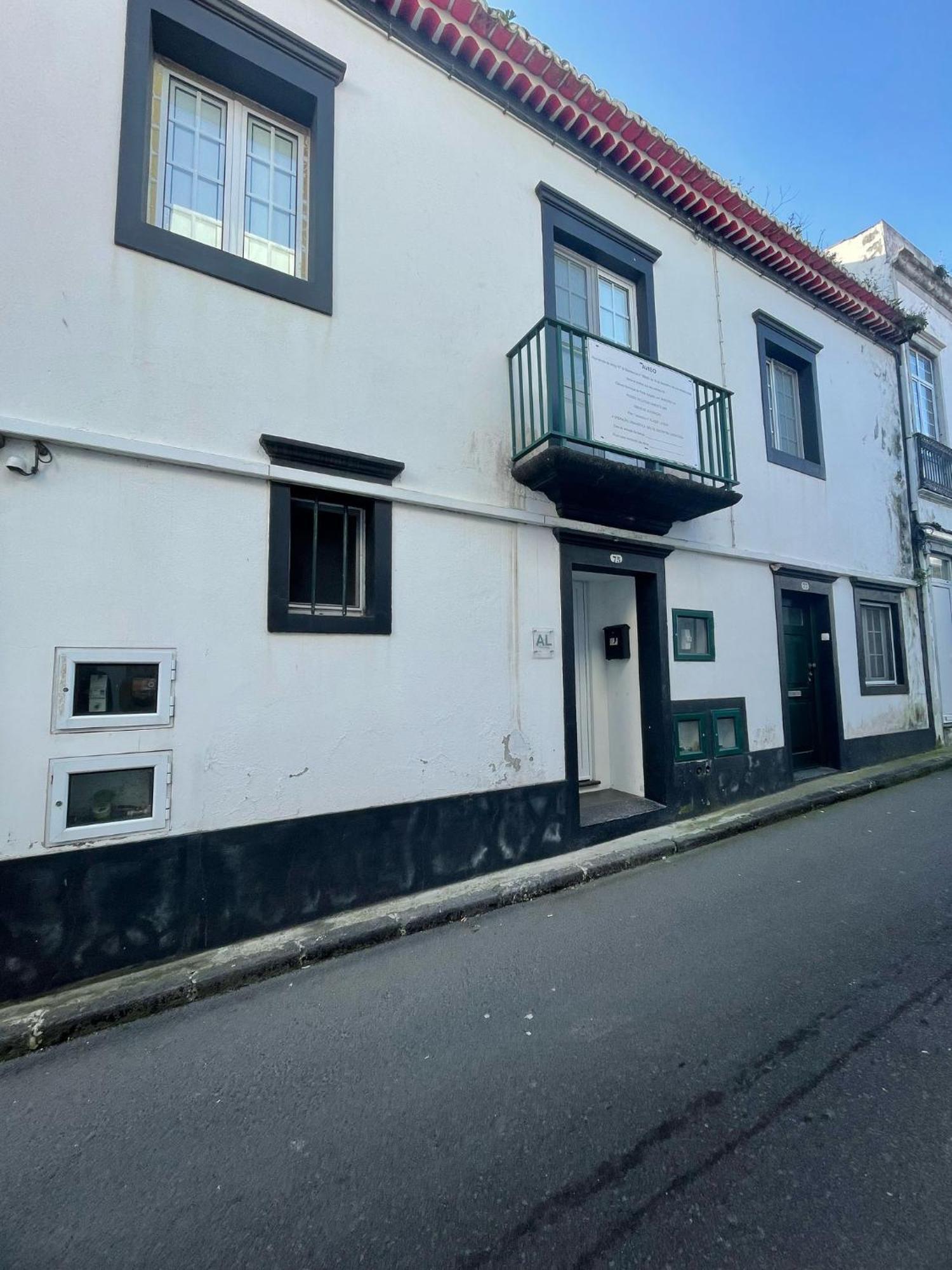 Отель Avenida House 1 Понта-Делгада Экстерьер фото